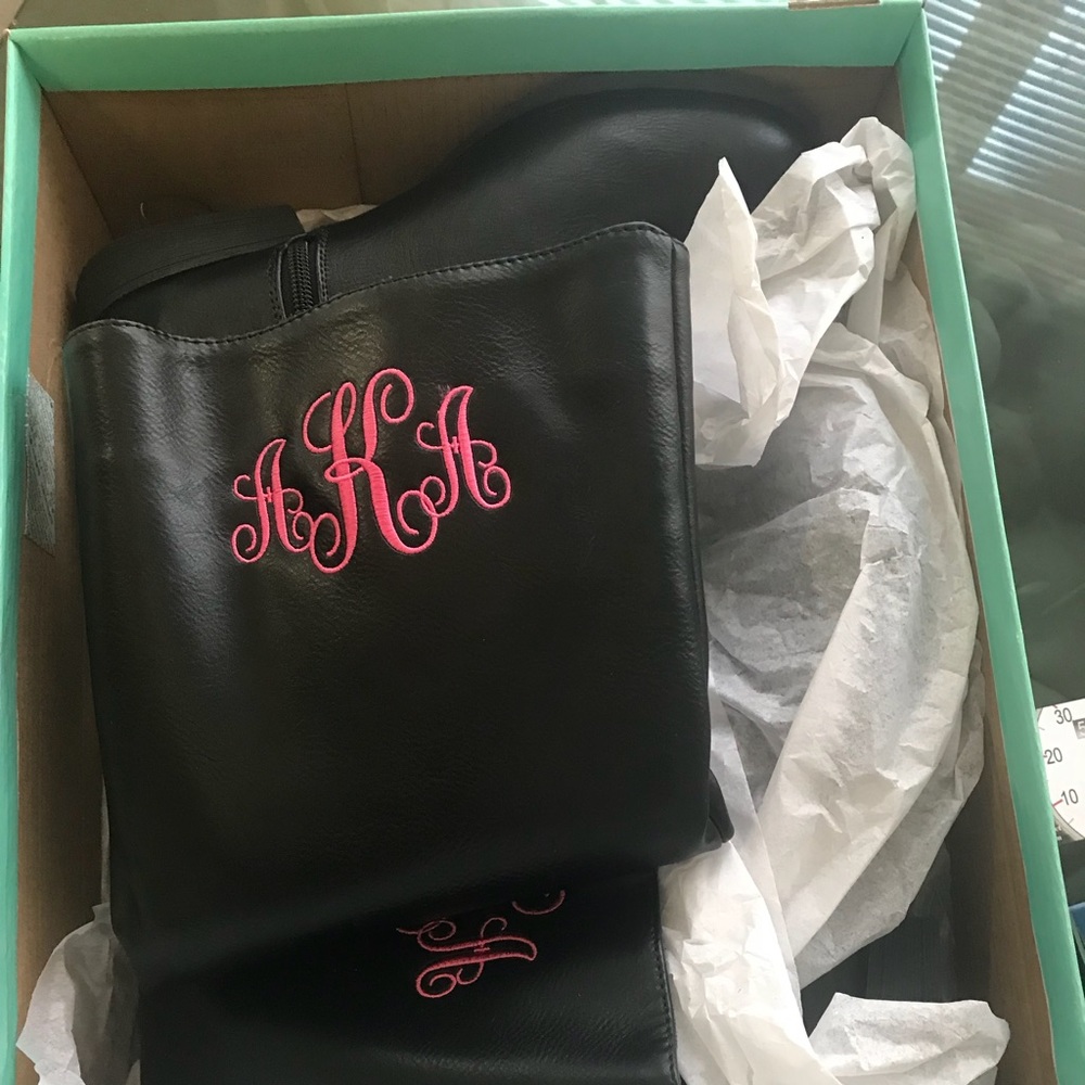 AKA boots size 8